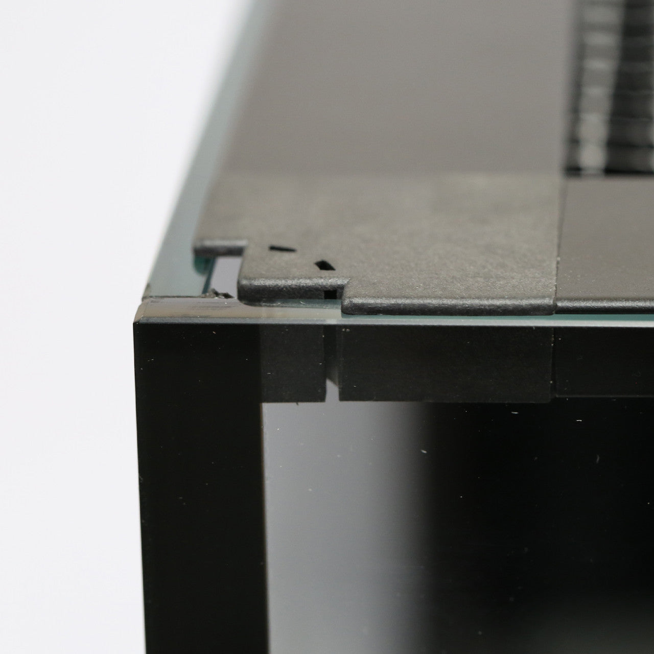 SafeScreen preassembled mesh lid corner detail